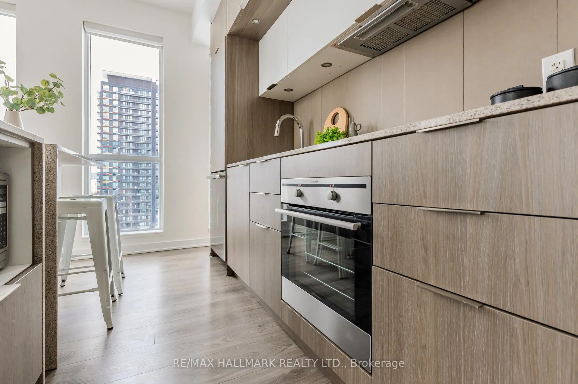 Photo 14 of Unit 1406, 170 Sumach Street, Toronto, Regent Park — HOMEH