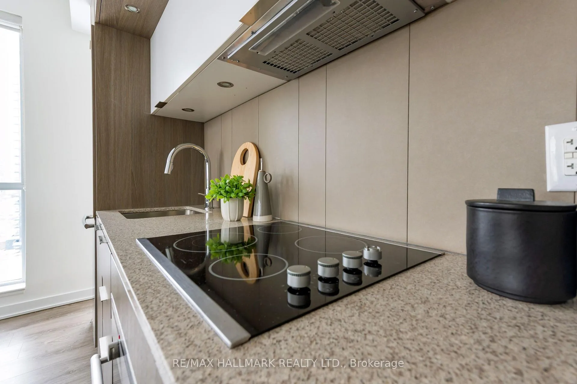 Photo 15 of Unit 1406, 170 Sumach Street, Toronto, Regent Park — HOMEH