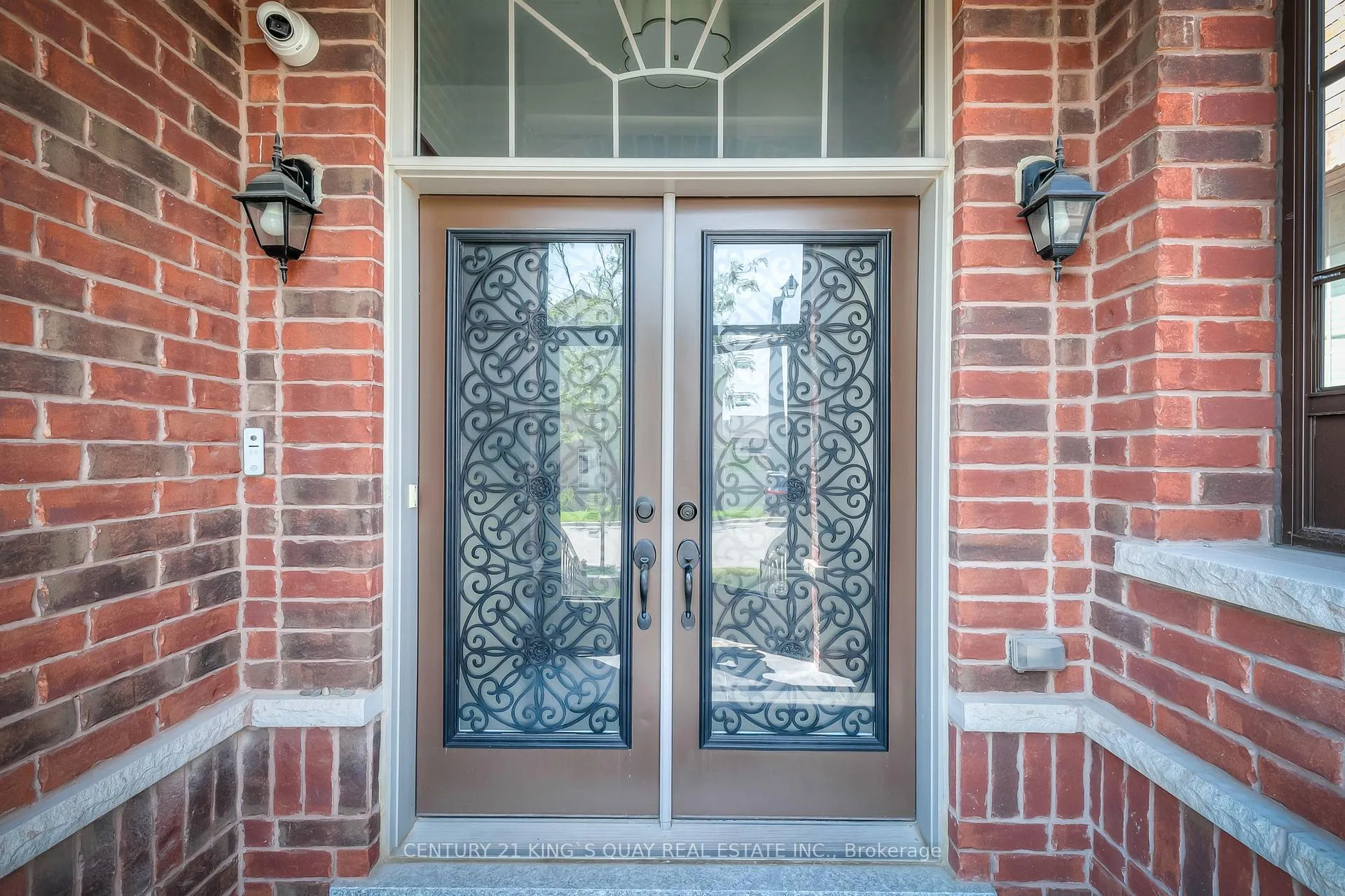 Photo 2 of 18 Manila Avenue, Markham, Berczy — HOMEH
