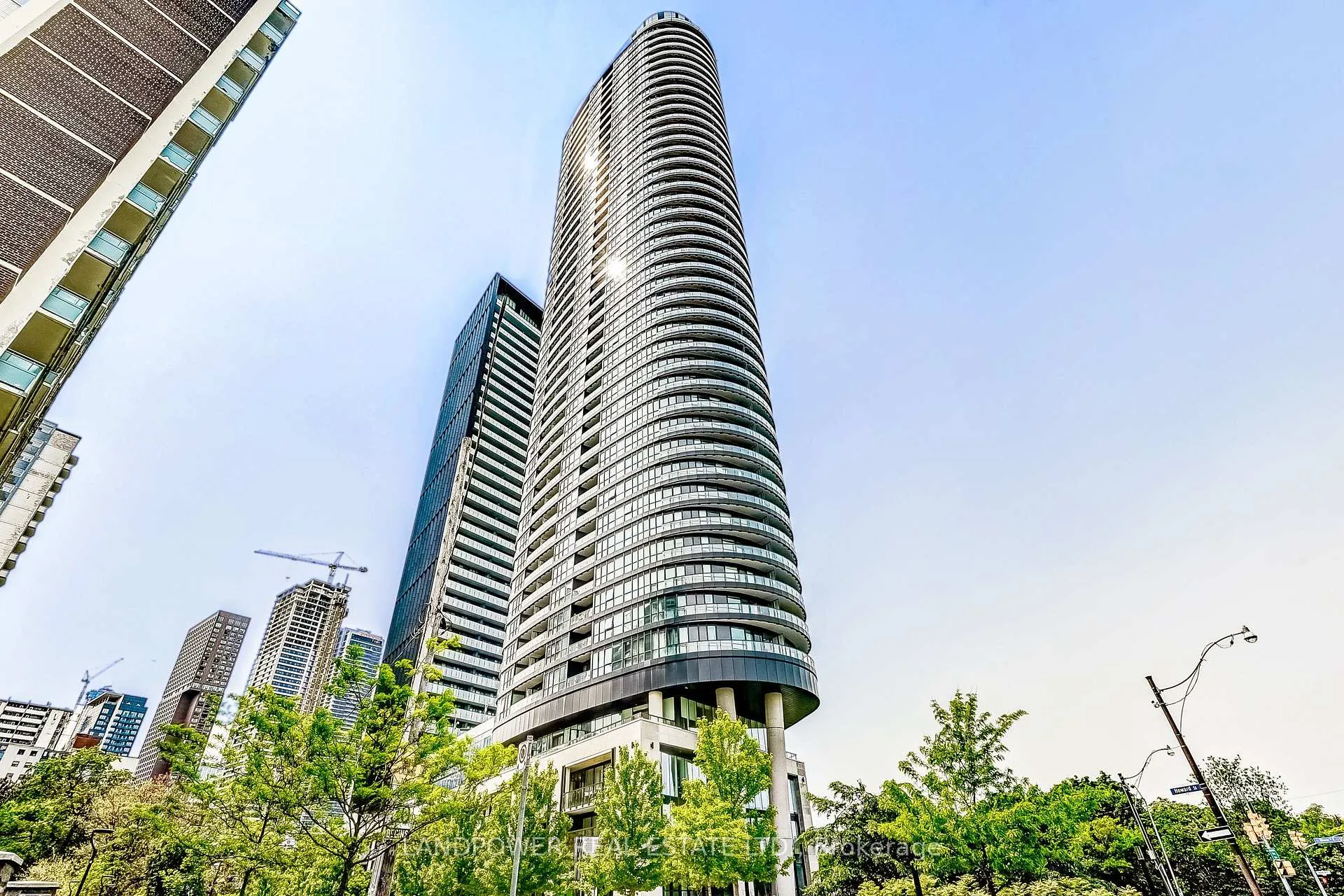 Front of Unit 415, 585 Bloor Street E