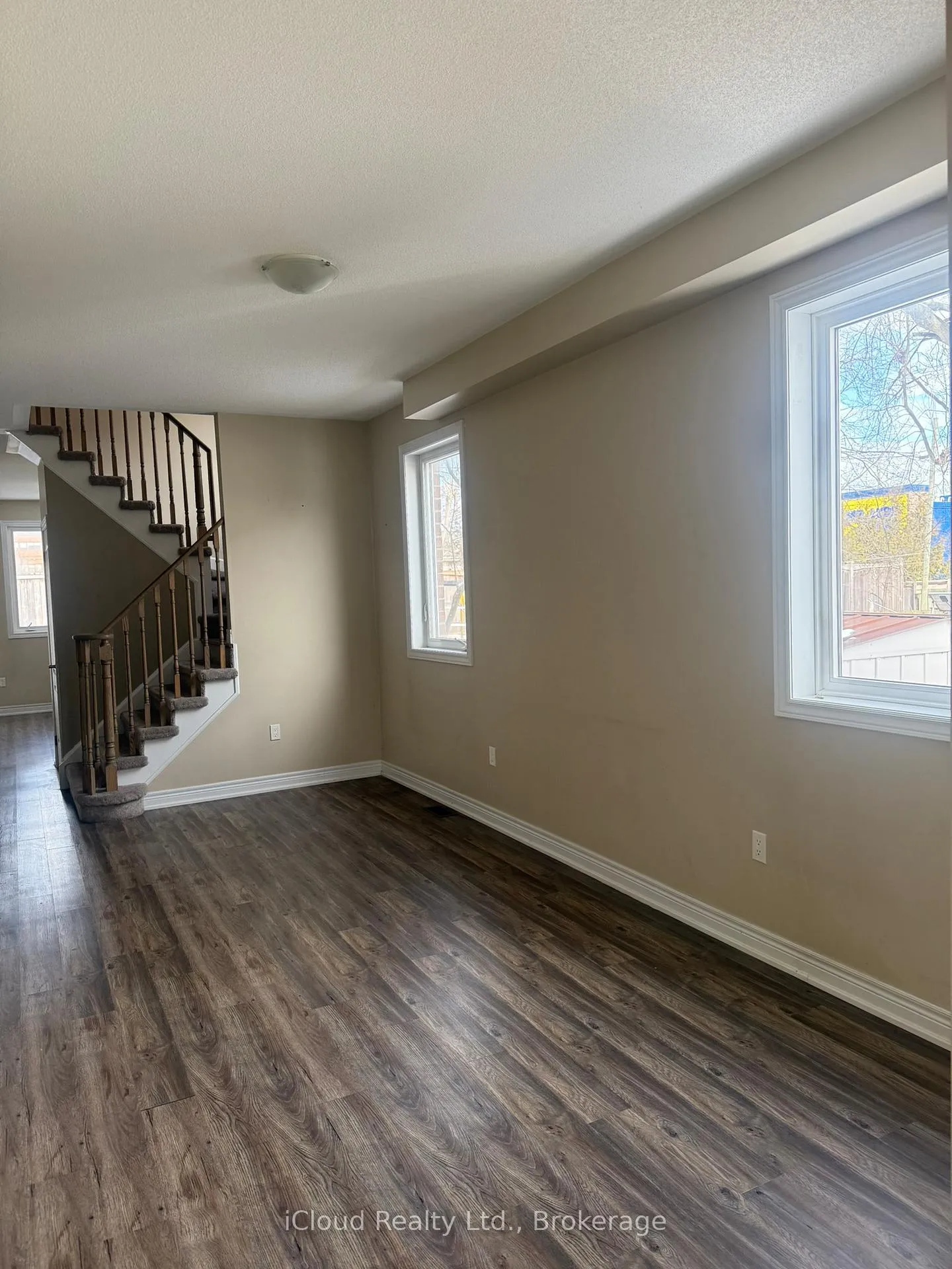 Photo 3 of 294 Pine Avenue, Oshawa, Vanier — HOMEH