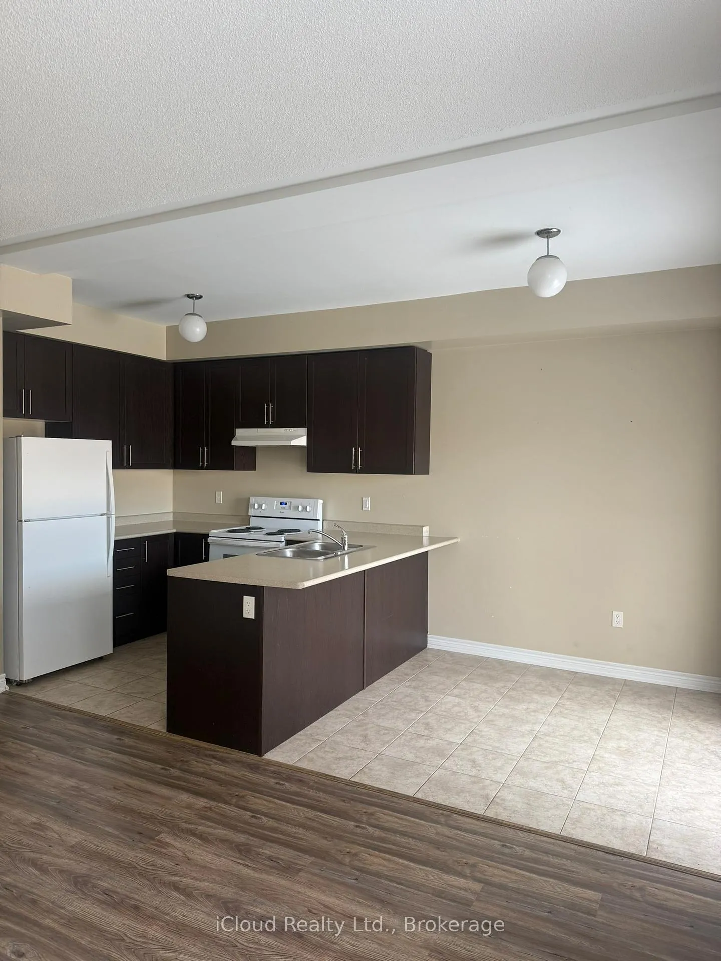 Photo 5 of 294 Pine Avenue, Oshawa, Vanier — HOMEH
