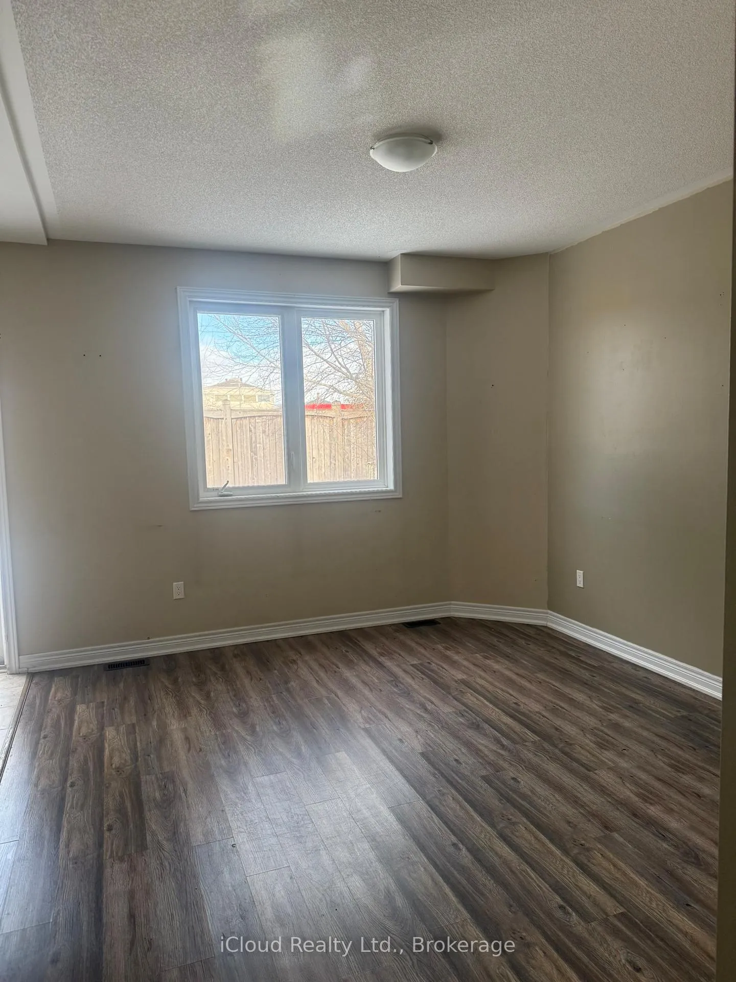 Photo 10 of 294 Pine Avenue, Oshawa, Vanier — HOMEH