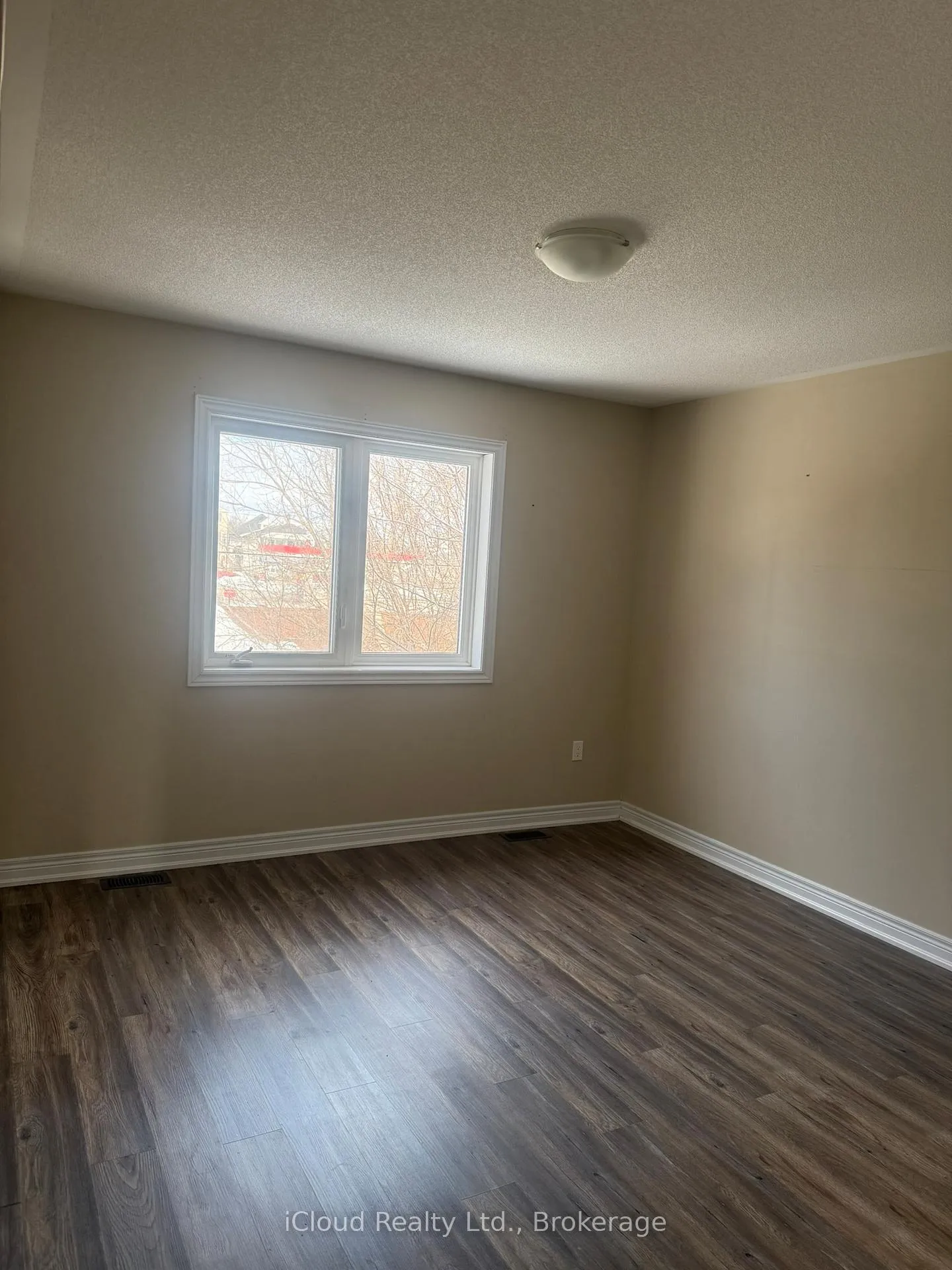 Photo 11 of 294 Pine Avenue, Oshawa, Vanier — HOMEH