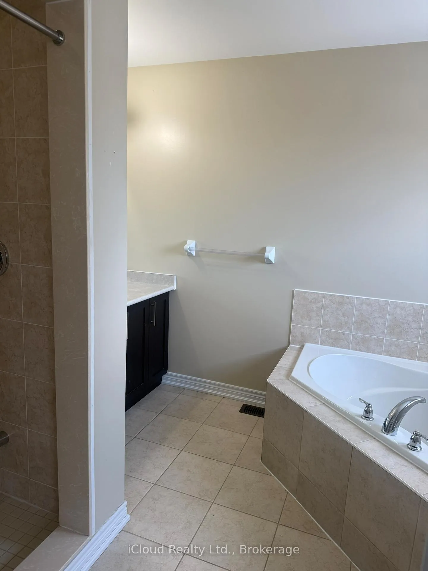 Photo 12 of 294 Pine Avenue, Oshawa, Vanier — HOMEH