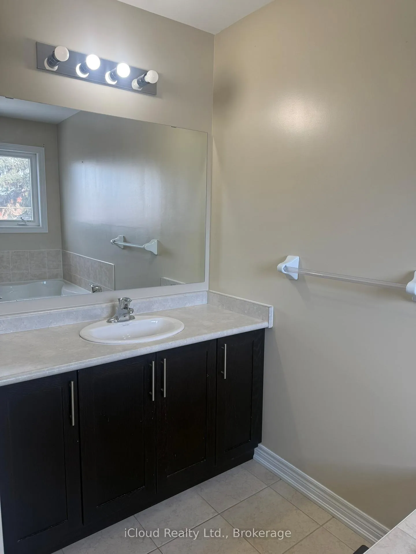 Photo 13 of 294 Pine Avenue, Oshawa, Vanier — HOMEH