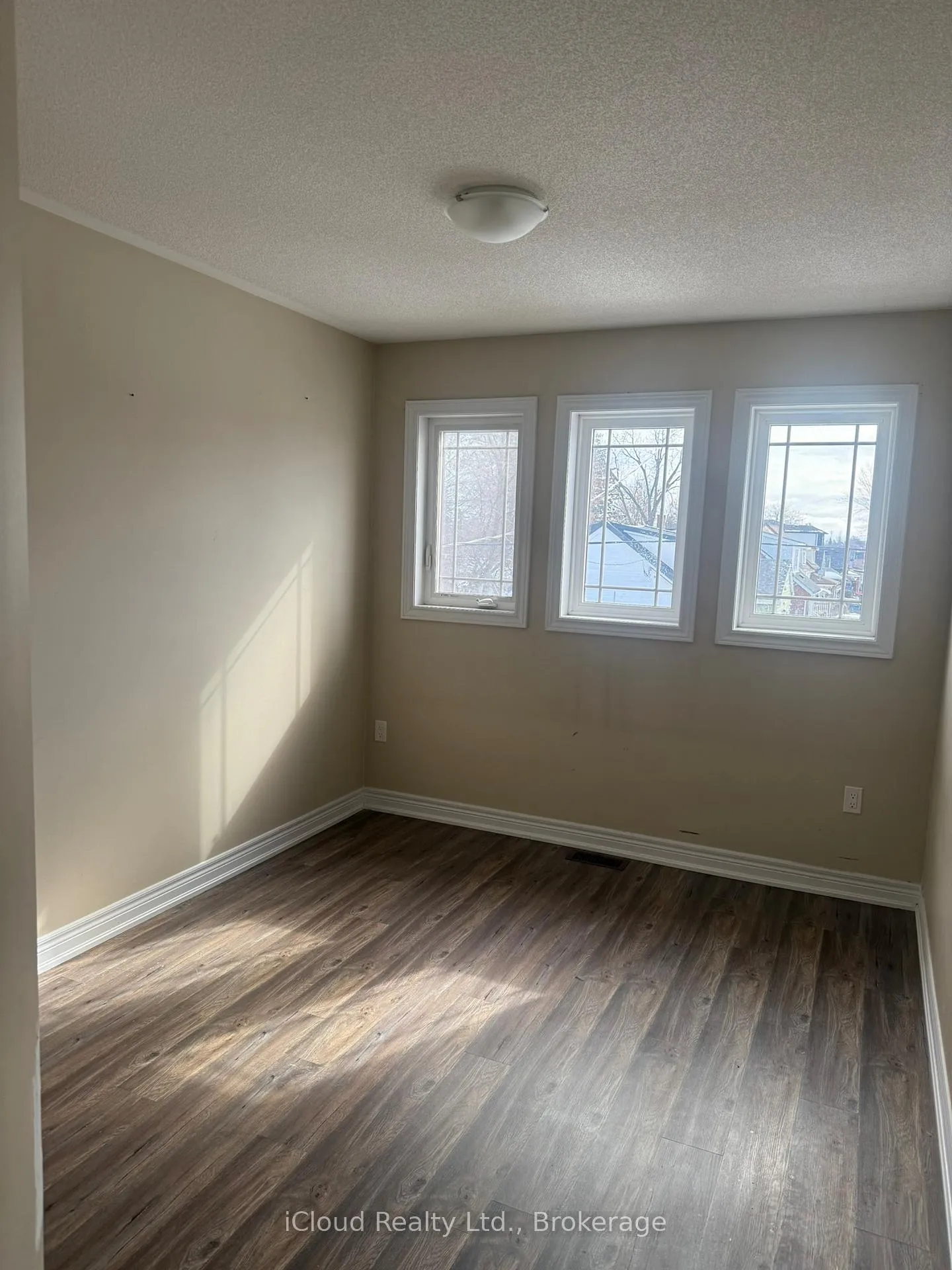 Photo 17 of 294 Pine Avenue, Oshawa, Vanier — HOMEH