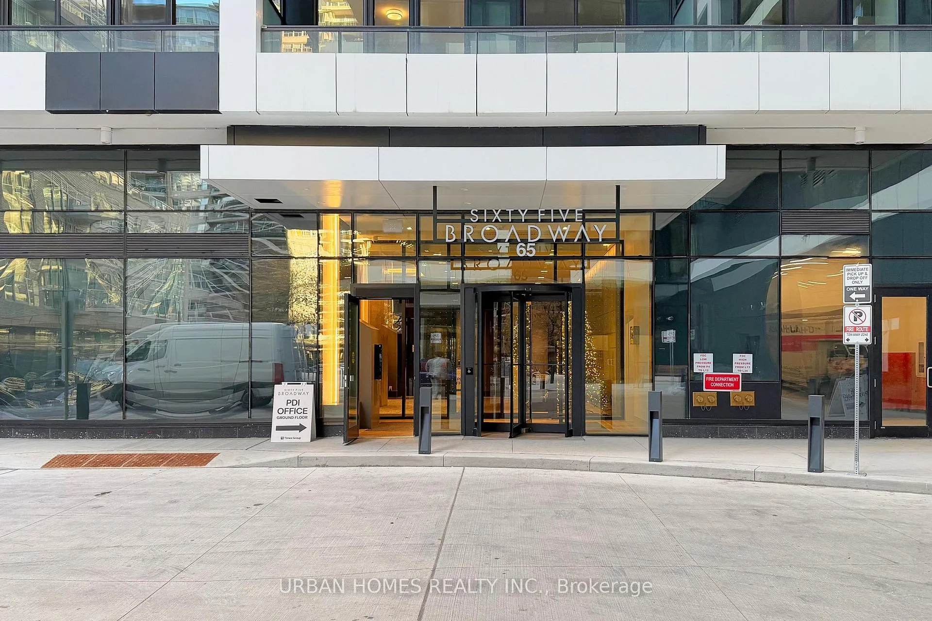 Photo 3 of Unit 3603, 65 Broadway Avenue, Toronto, Mount Pleasant West — HOMEH