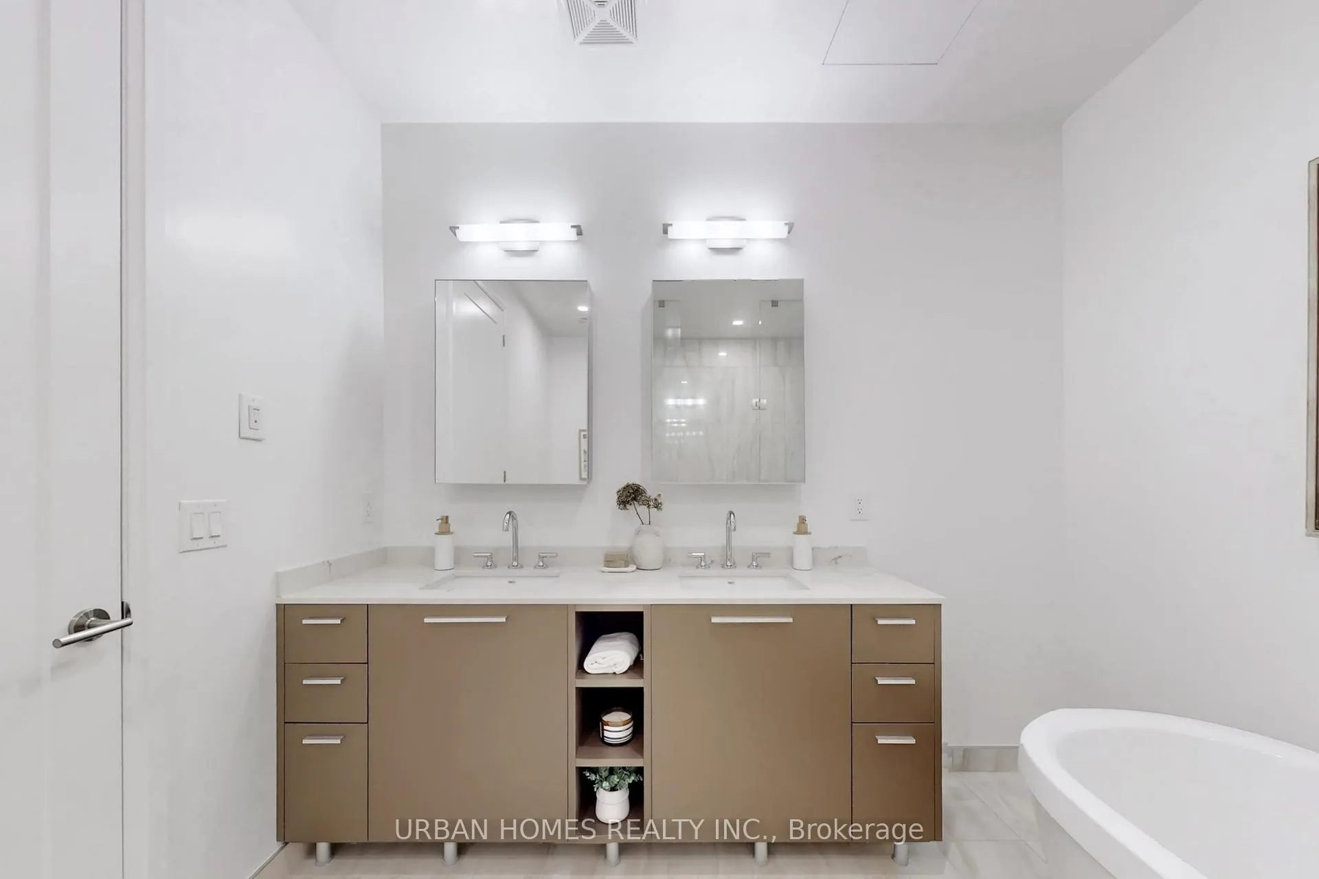 Photo 15 of Unit 3603, 65 Broadway Avenue, Toronto, Mount Pleasant West — HOMEH