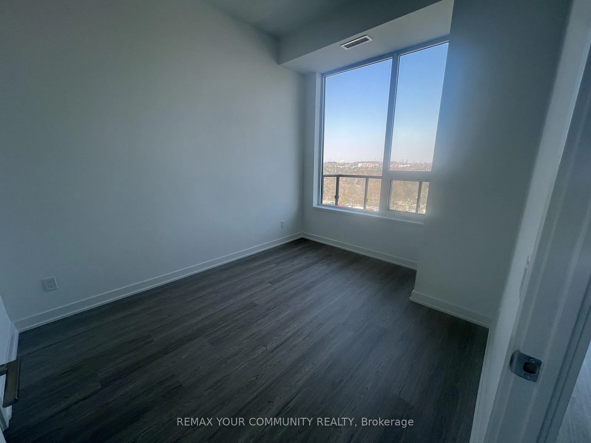 Photo 9 of Unit 912, 8188 Yonge Street, Vaughan, Uplands — HOMEH