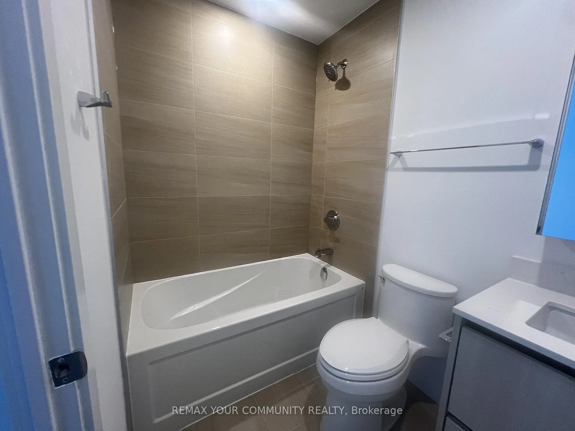 Photo 11 of Unit 912, 8188 Yonge Street, Vaughan, Uplands — HOMEH