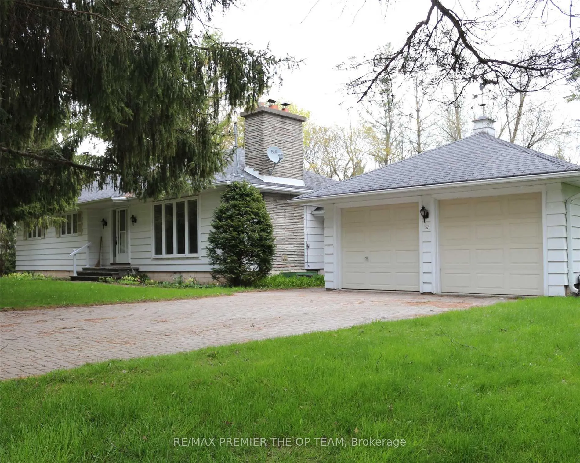 Photo 2 of 37 John Street, King, King City — HOMEH