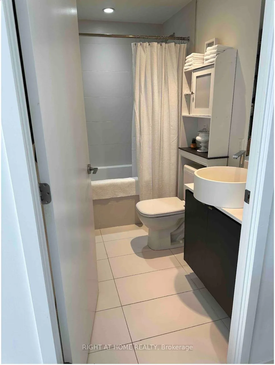 Photo 12 of Unit 1904, 60 Colborne Street, Toronto, Church-Yonge Corridor — HOMEH