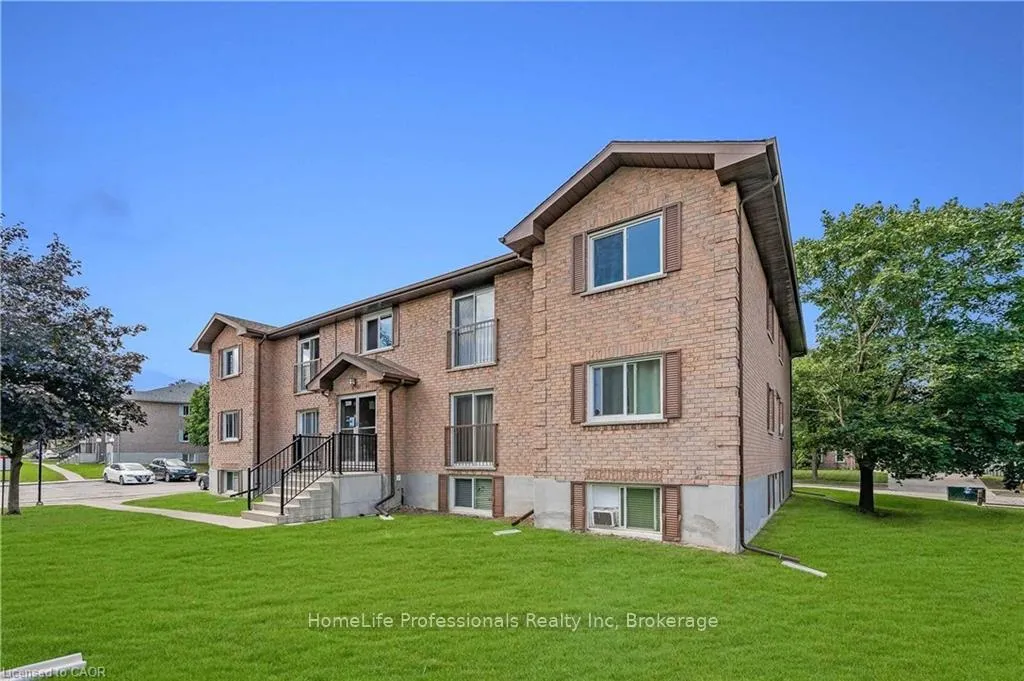 Photo 5 of Unit 11, 339 Northlake Drive, Waterloo — HOMEH