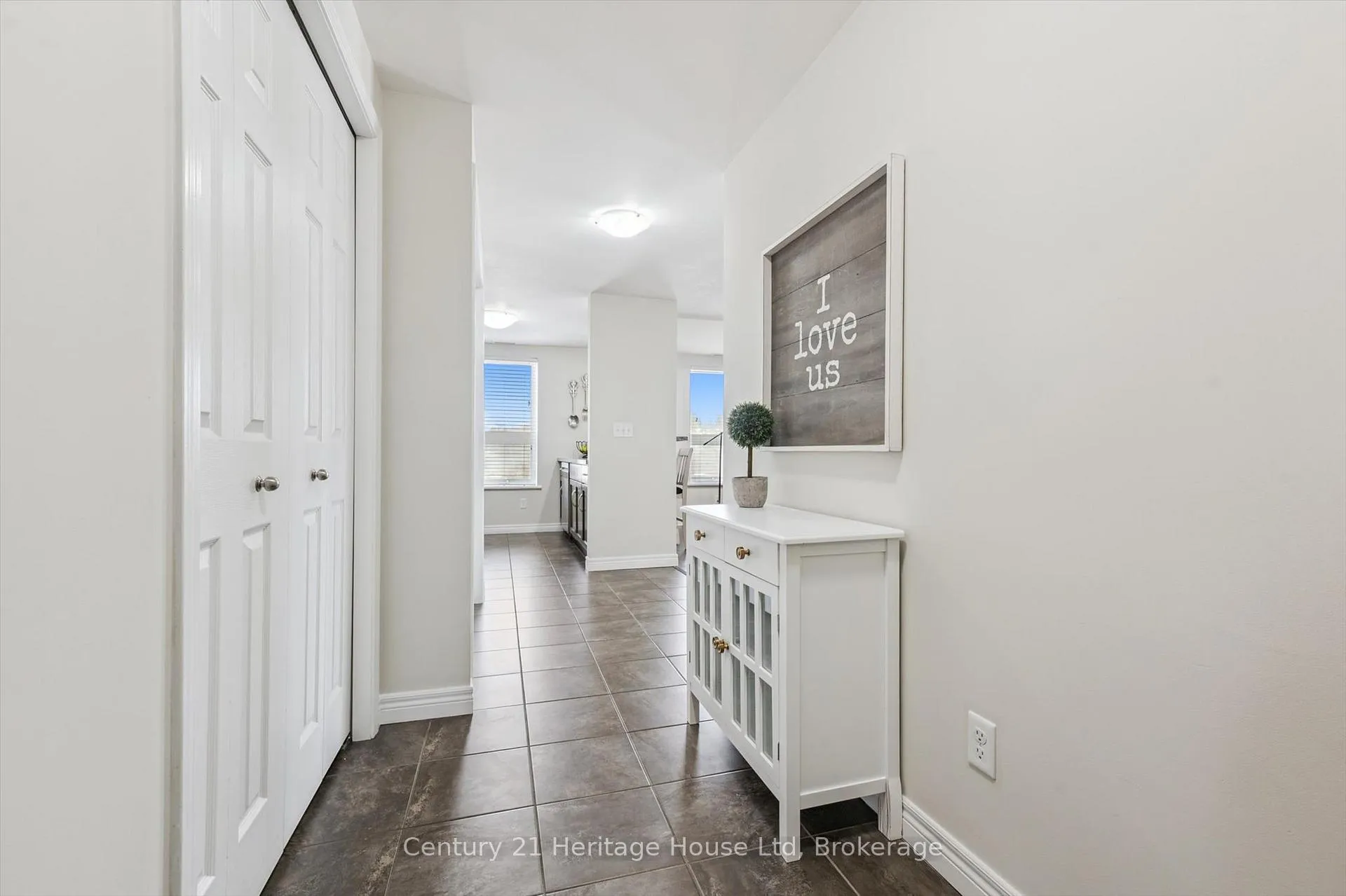 Photo 5 of Unit 402, 901 Paisley Road, Guelph, Willow West/Sugarbush/West Acres — HOMEH