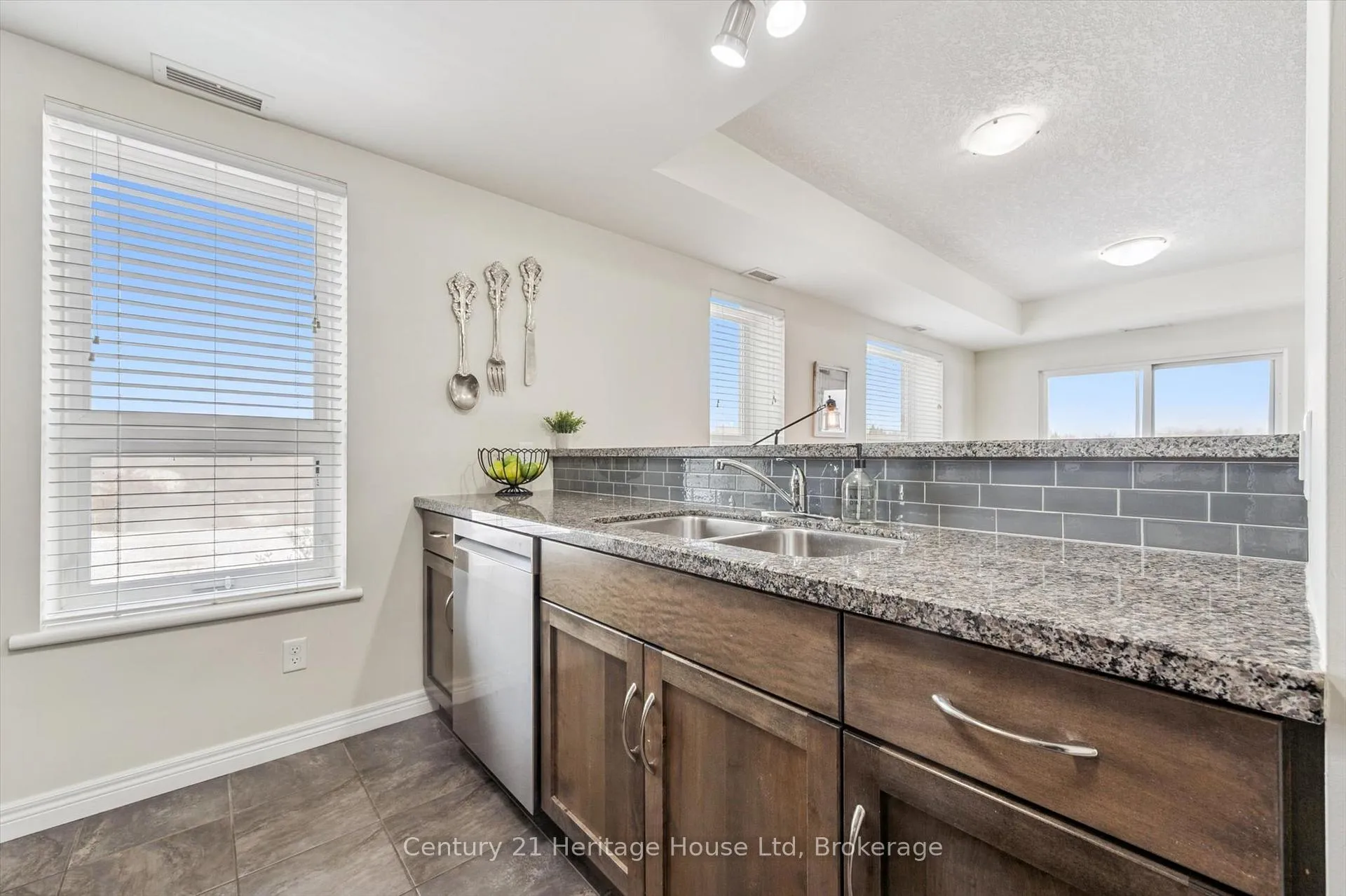 Photo 13 of Unit 402, 901 Paisley Road, Guelph, Willow West/Sugarbush/West Acres — HOMEH