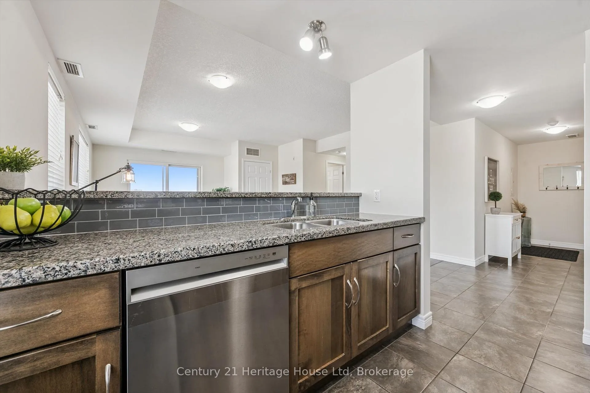 Photo 15 of Unit 402, 901 Paisley Road, Guelph, Willow West/Sugarbush/West Acres — HOMEH