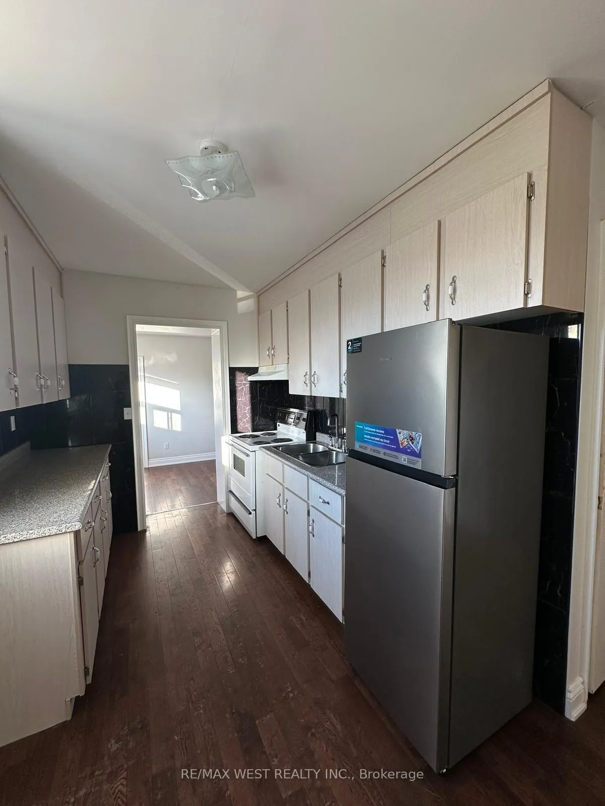 Photo 6 of Unit 2, 290 Harbord Street, Toronto, Palmerston-Little Italy — HOMEH
