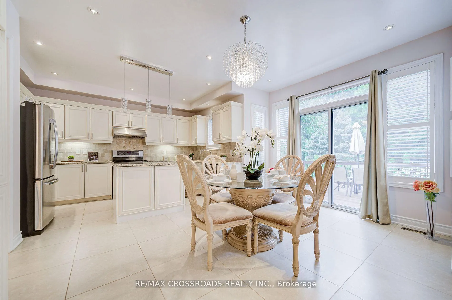 Photo 8 of 187 Summeridge Drive, Vaughan, Patterson — HOMEH