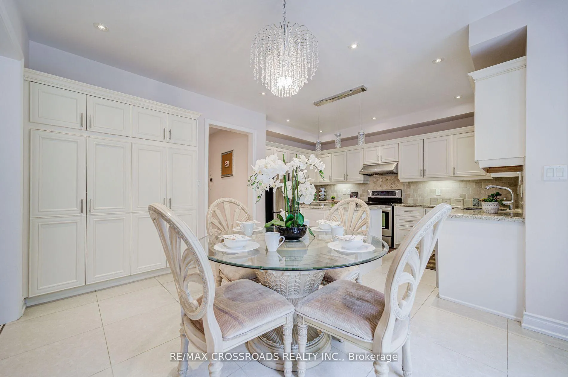 Photo 9 of 187 Summeridge Drive, Vaughan, Patterson — HOMEH