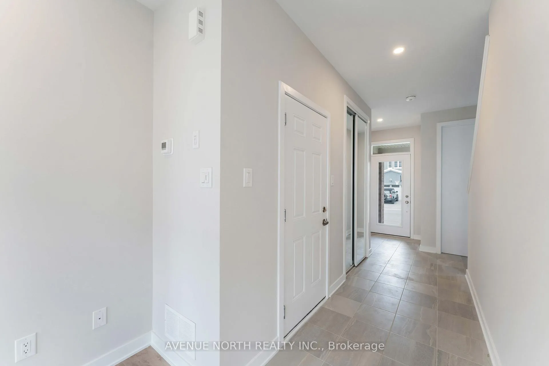 Photo 5 of 91 Mudminnow Crescent, Ottawa, Avalon West — HOMEH
