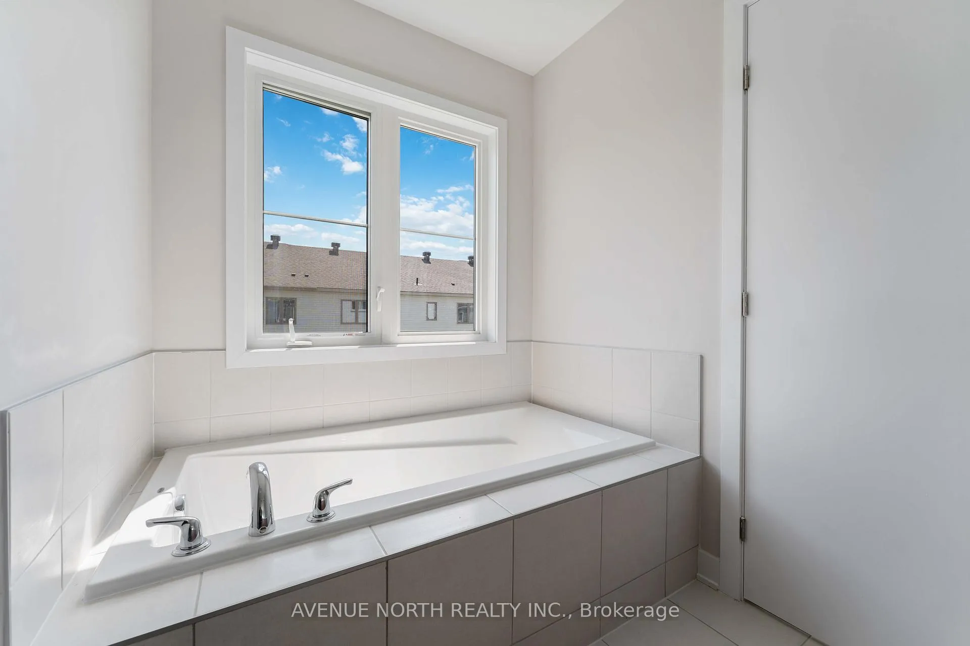 Photo 20 of 91 Mudminnow Crescent, Ottawa, Avalon West — HOMEH