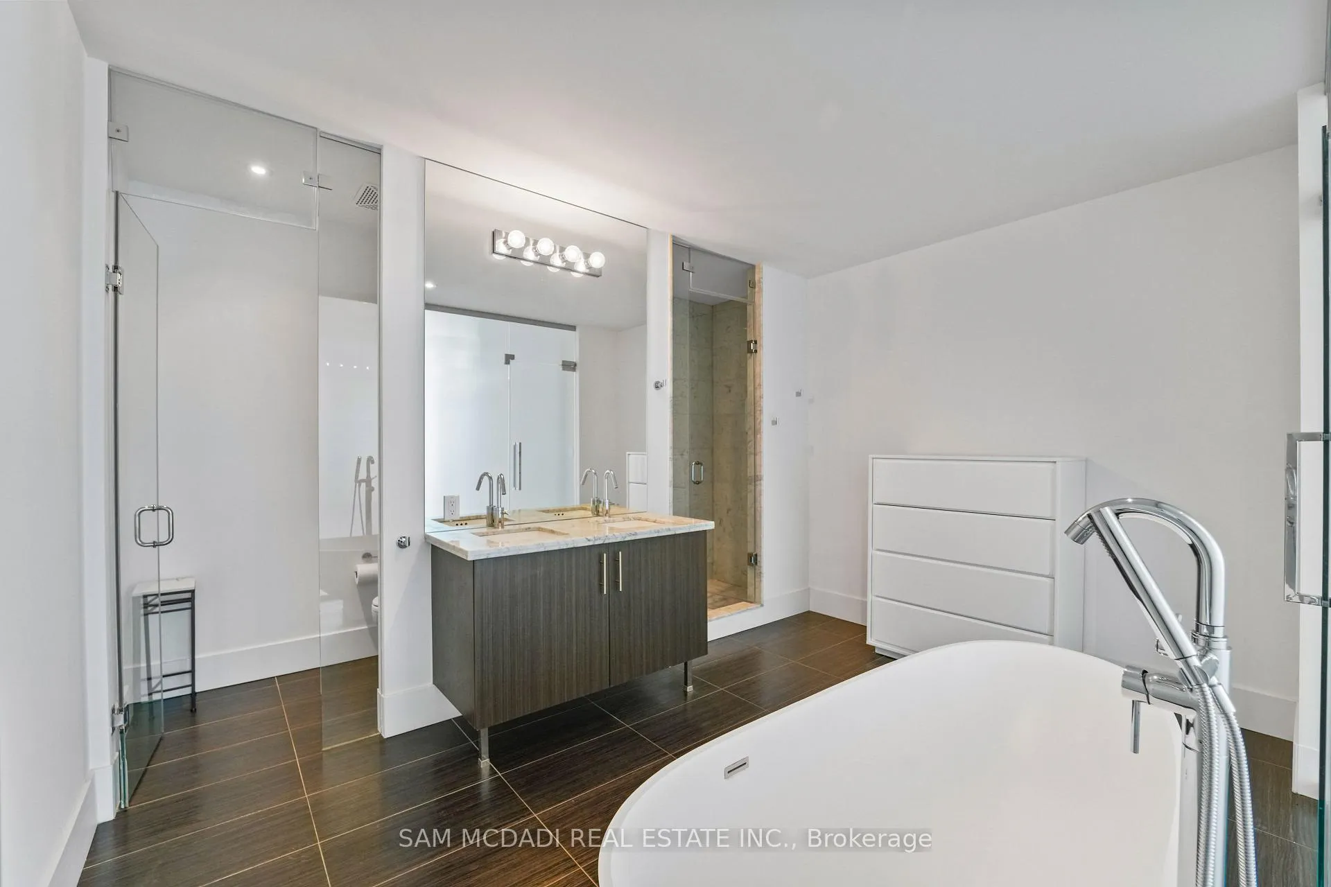 Photo 5 of Unit 914, 29 Queens Quay E, Toronto, Waterfront Communities — HOMEH