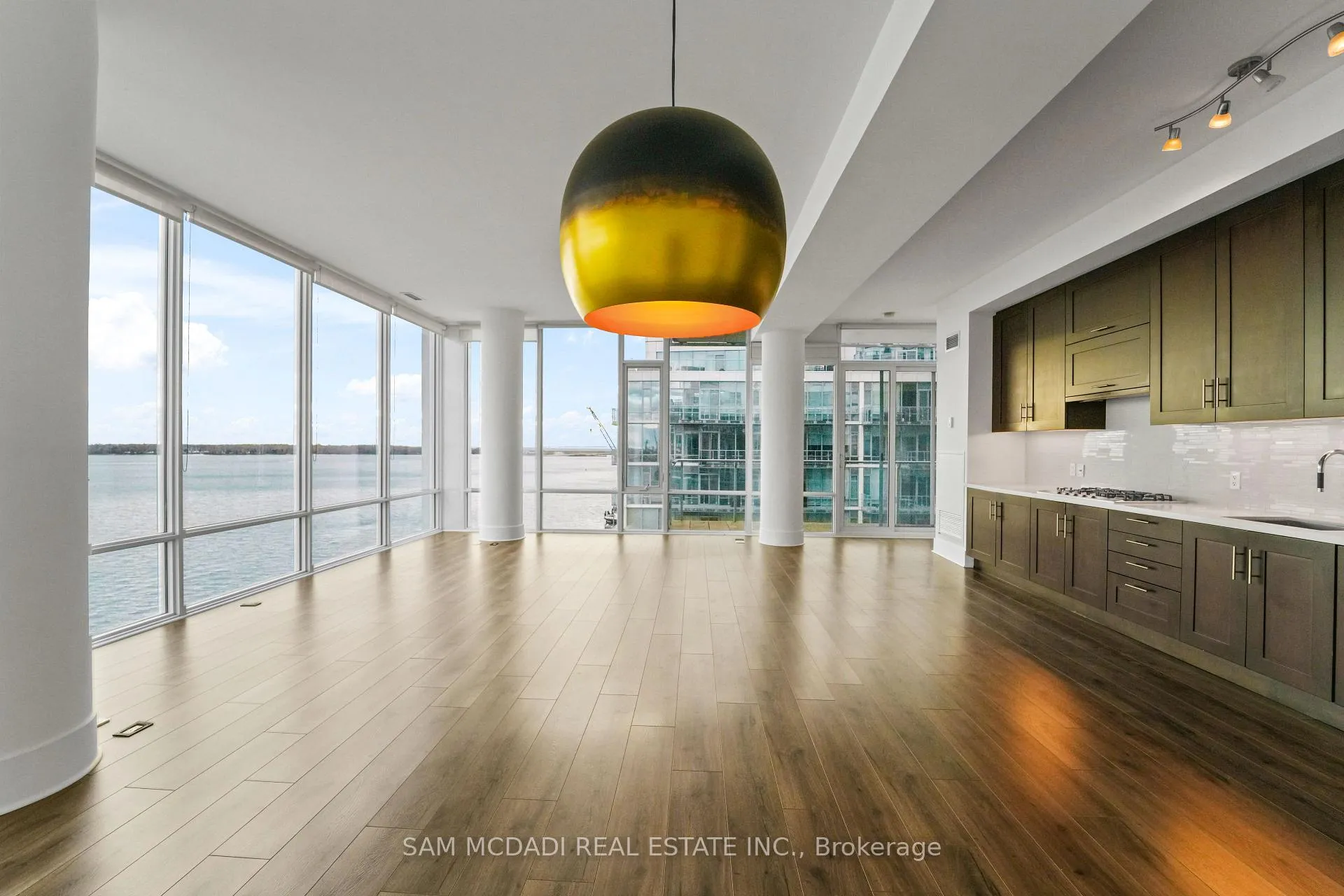 Photo 11 of Unit 914, 29 Queens Quay E, Toronto, Waterfront Communities — HOMEH