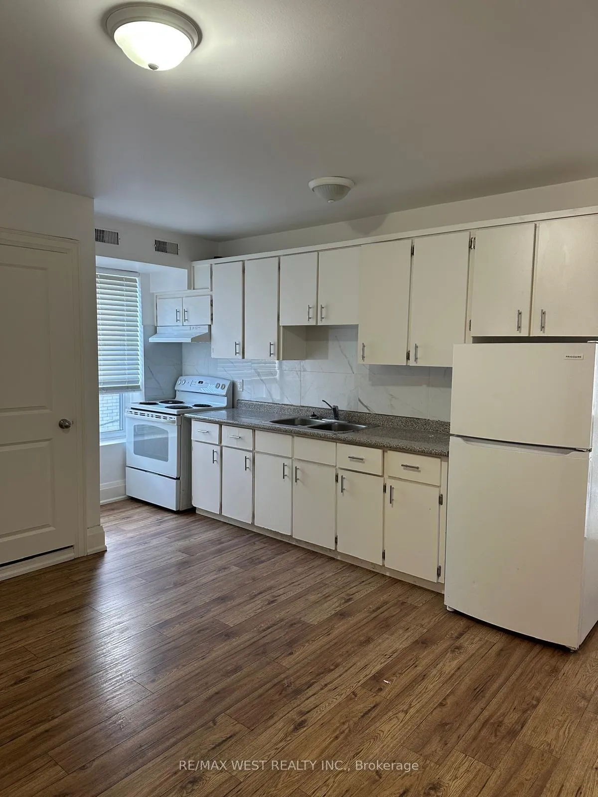 Photo 5 of Unit 4, 398 College Street, Toronto, University — HOMEH