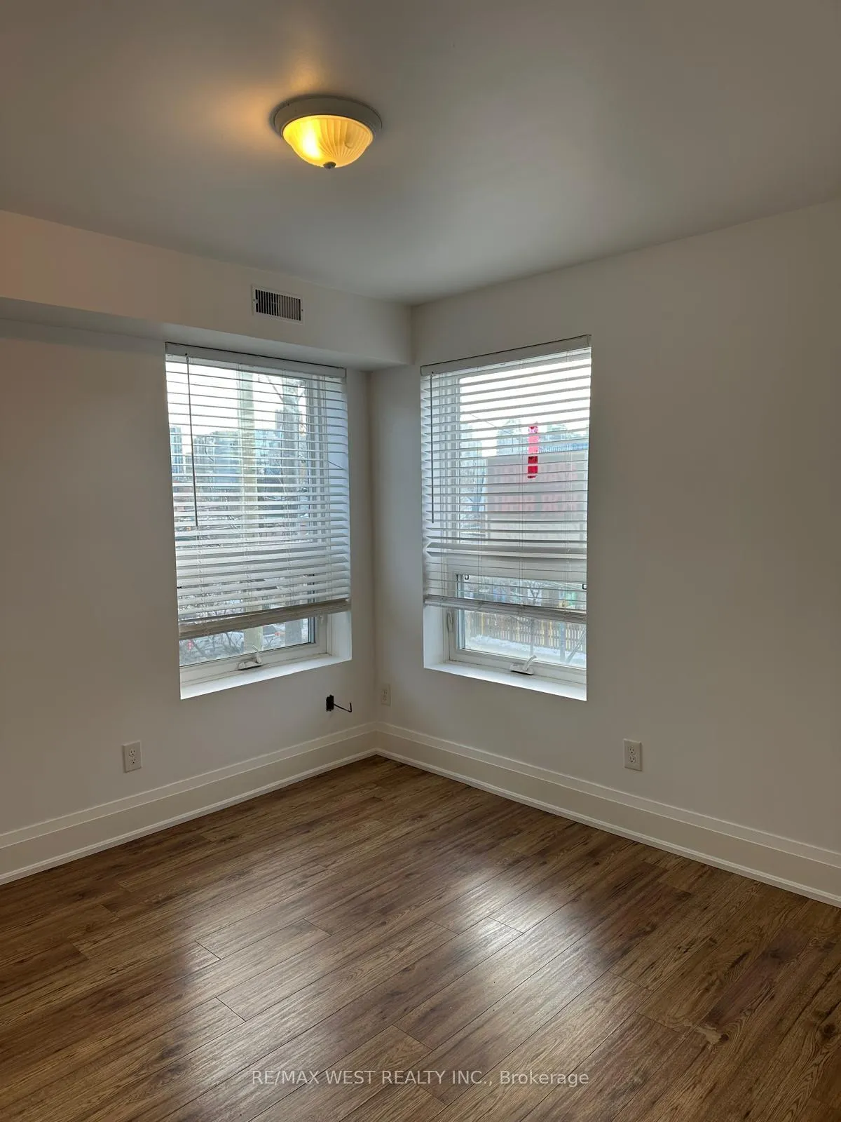 Photo 7 of Unit 4, 398 College Street, Toronto, University — HOMEH