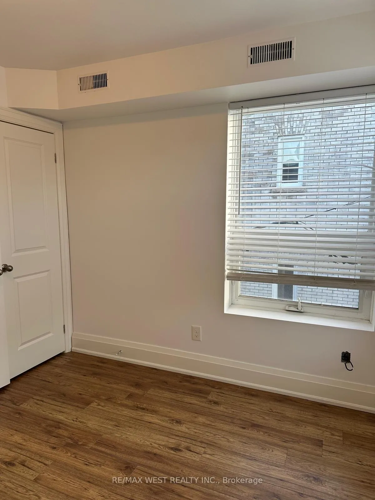 Photo 8 of Unit 4, 398 College Street, Toronto, University — HOMEH