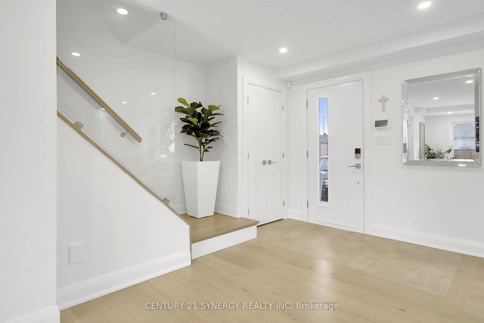 Photo 4 of 16 Glenridge Road, Ottawa, Meadowlands/Crestview — HOMEH