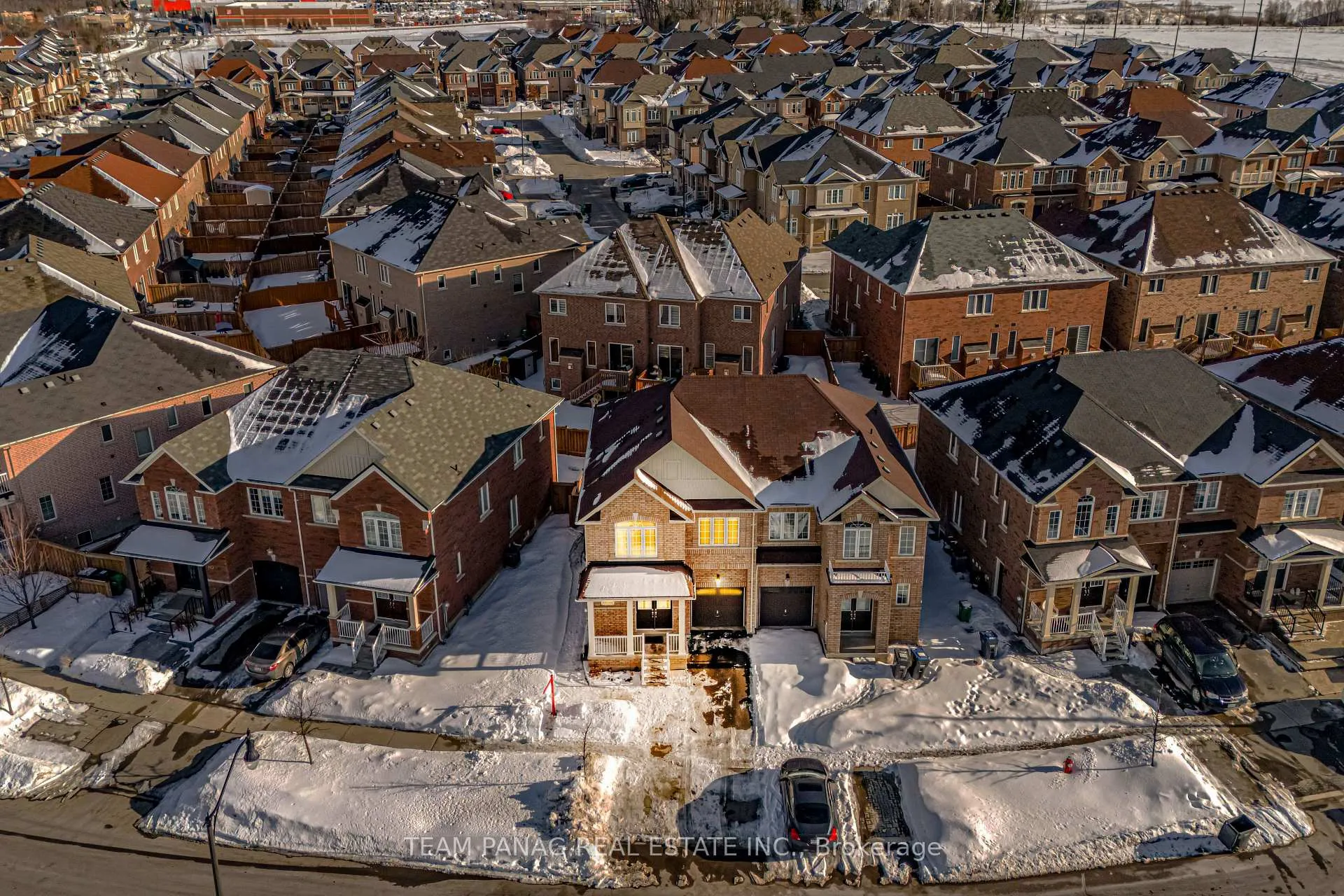 Photo 2 of 414 Royal West Drive, Brampton, Credit Valley — HOMEH