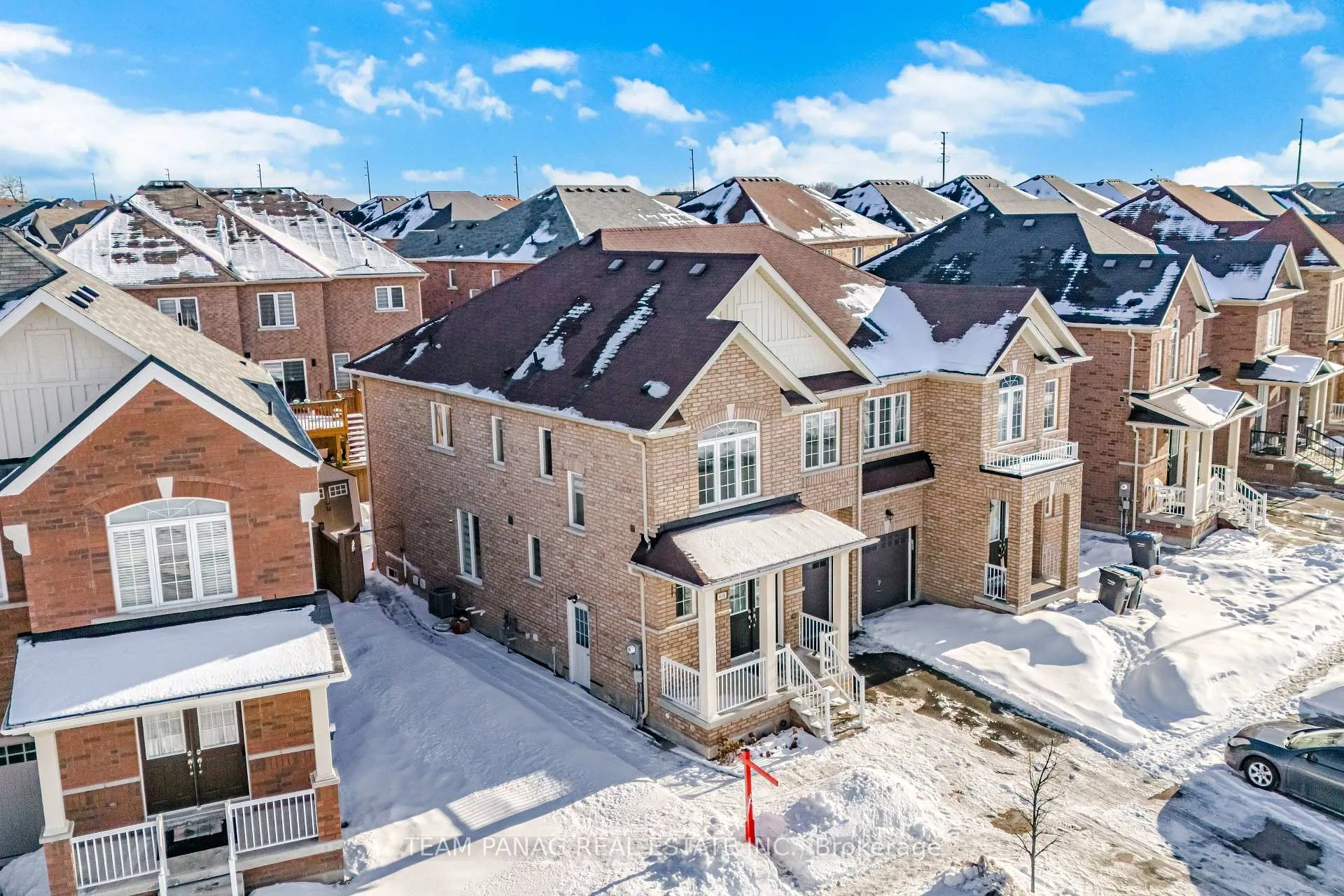 Photo 3 of 414 Royal West Drive, Brampton, Credit Valley — HOMEH
