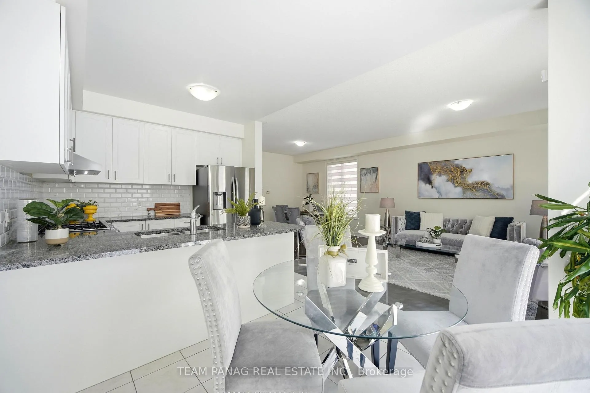 Photo 16 of 414 Royal West Drive, Brampton, Credit Valley — HOMEH