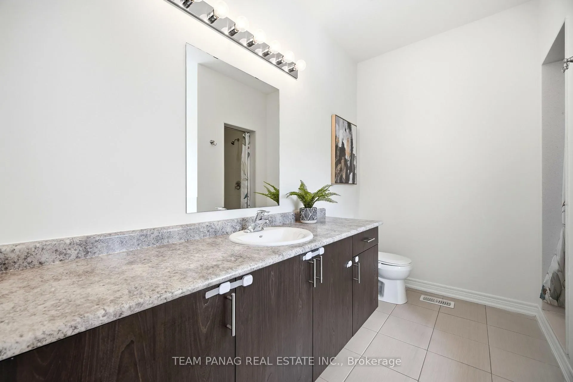 Photo 22 of 414 Royal West Drive, Brampton, Credit Valley — HOMEH