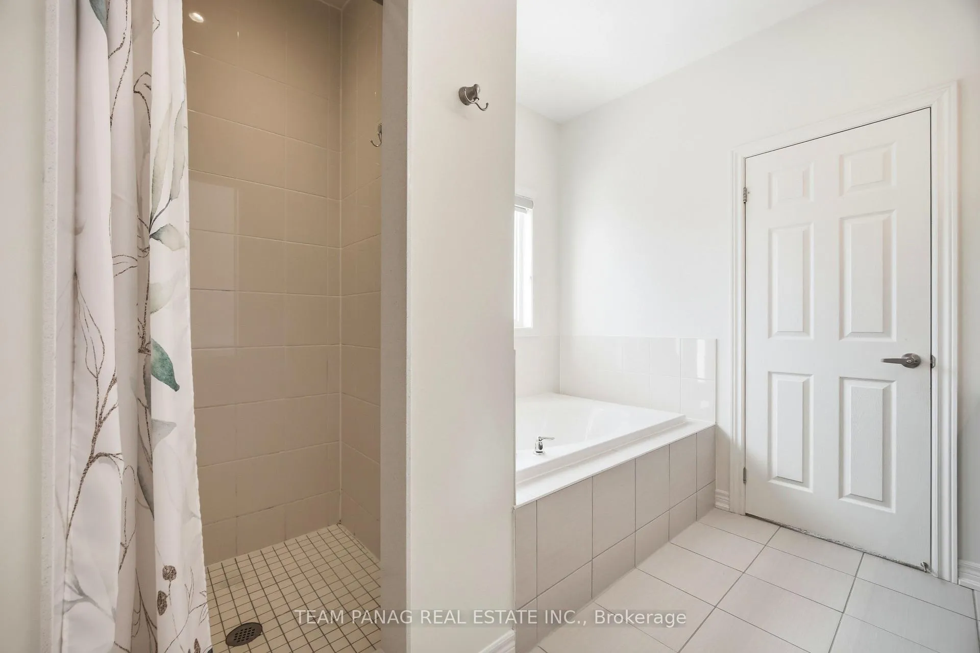 Photo 23 of 414 Royal West Drive, Brampton, Credit Valley — HOMEH