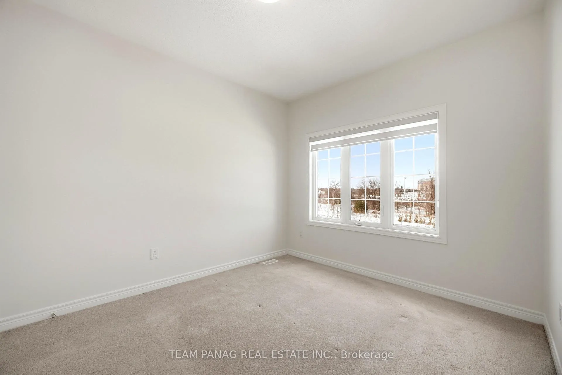 Photo 24 of 414 Royal West Drive, Brampton, Credit Valley — HOMEH
