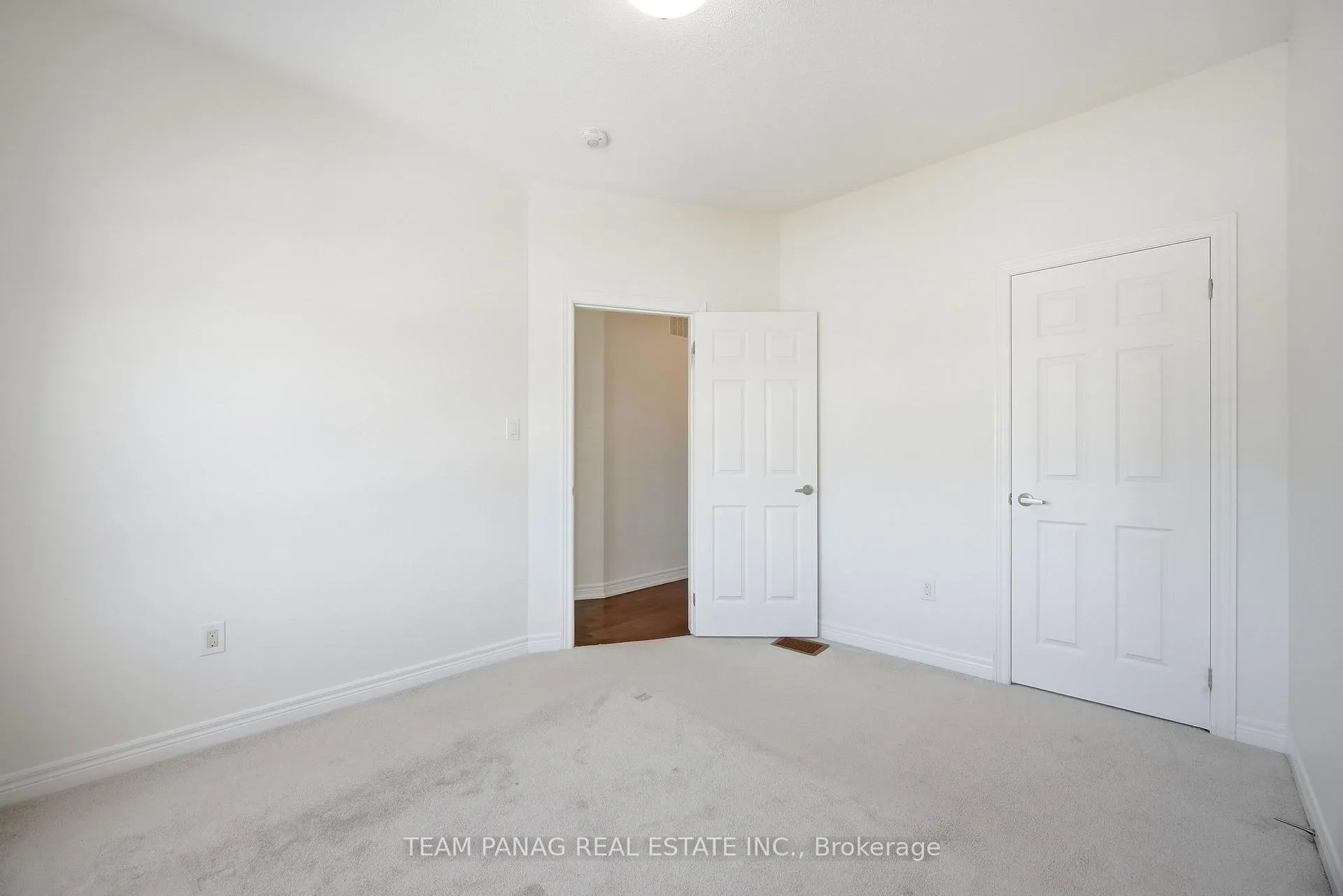Photo 25 of 414 Royal West Drive, Brampton, Credit Valley — HOMEH