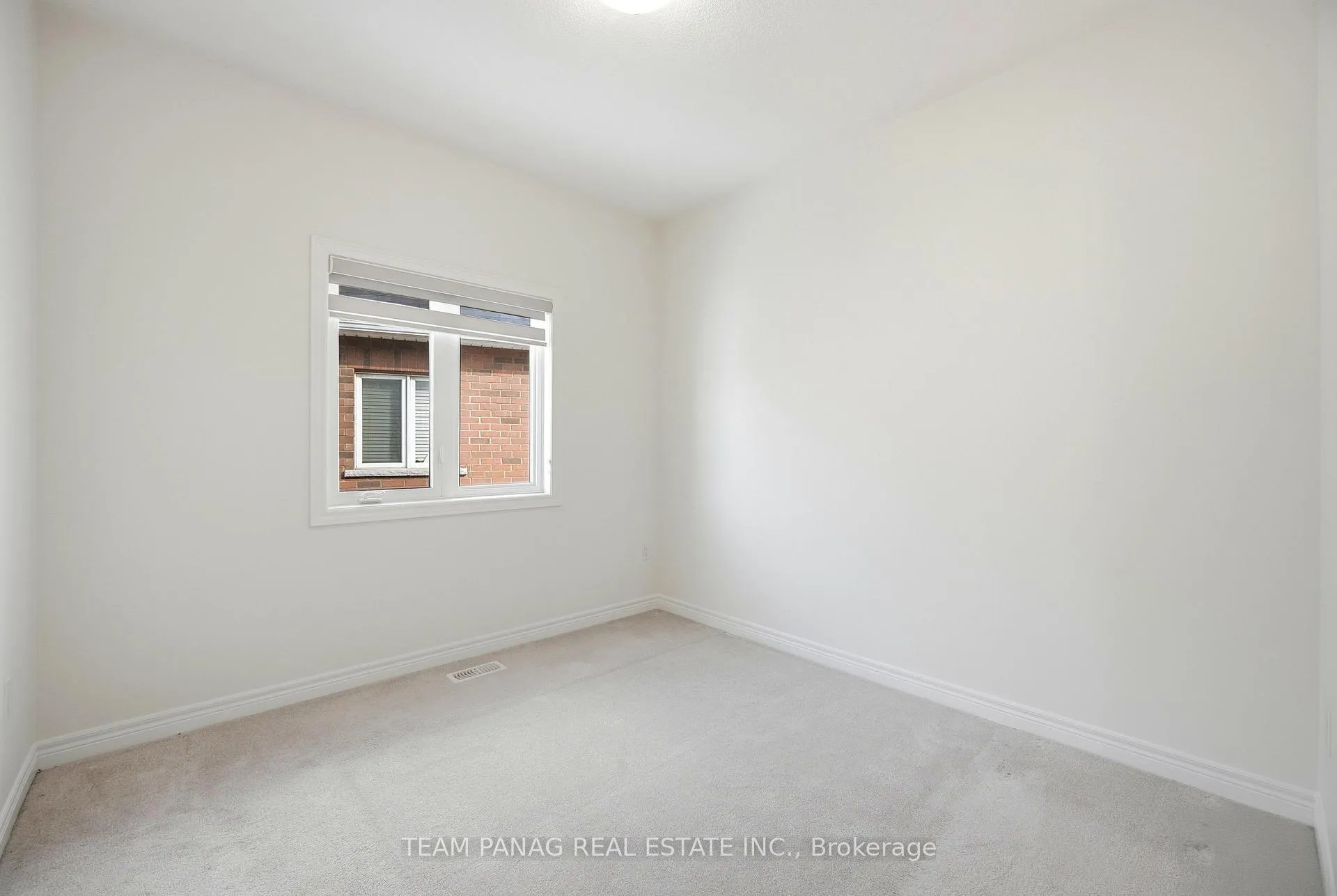 Photo 26 of 414 Royal West Drive, Brampton, Credit Valley — HOMEH