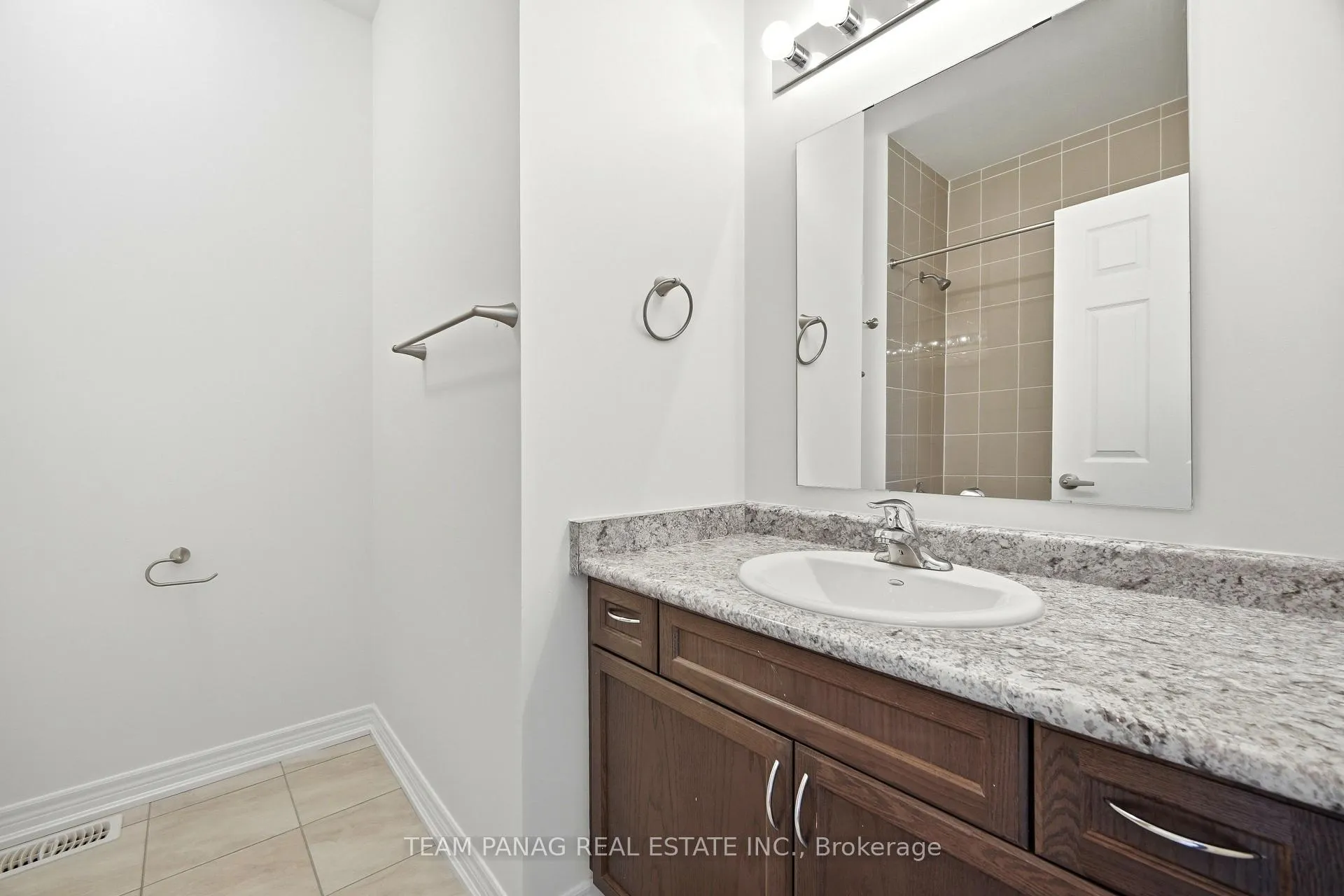 Photo 28 of 414 Royal West Drive, Brampton, Credit Valley — HOMEH