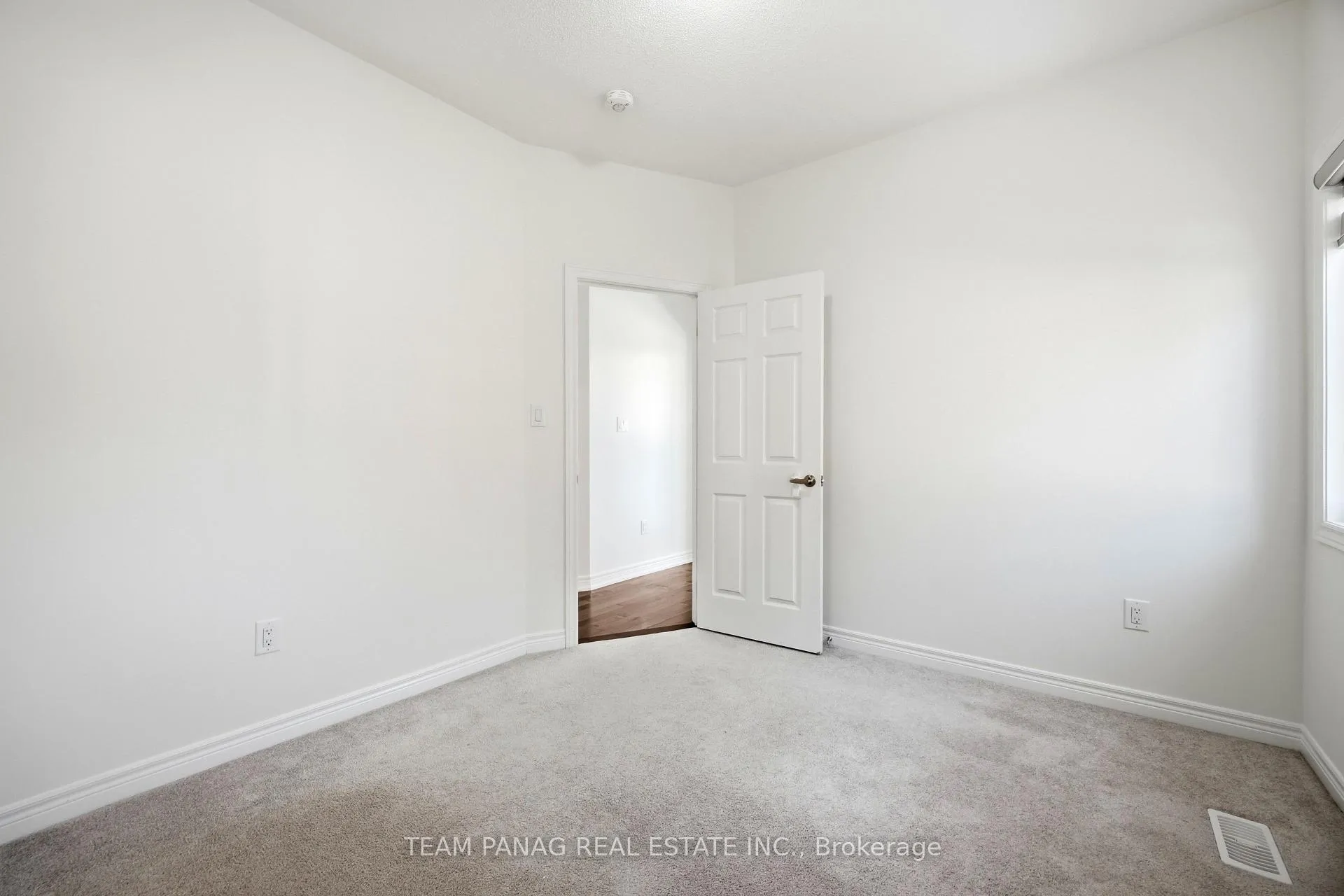 Photo 31 of 414 Royal West Drive, Brampton, Credit Valley — HOMEH
