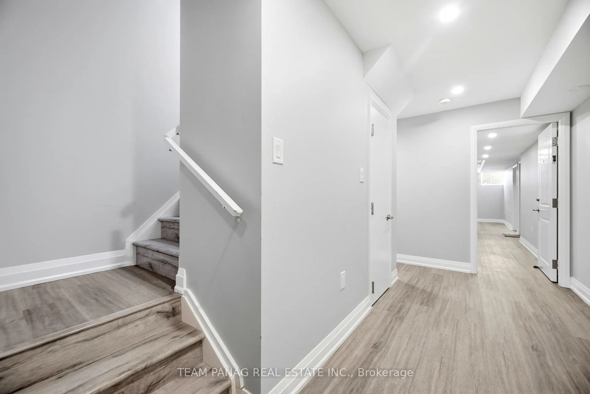 Photo 35 of 414 Royal West Drive, Brampton, Credit Valley — HOMEH