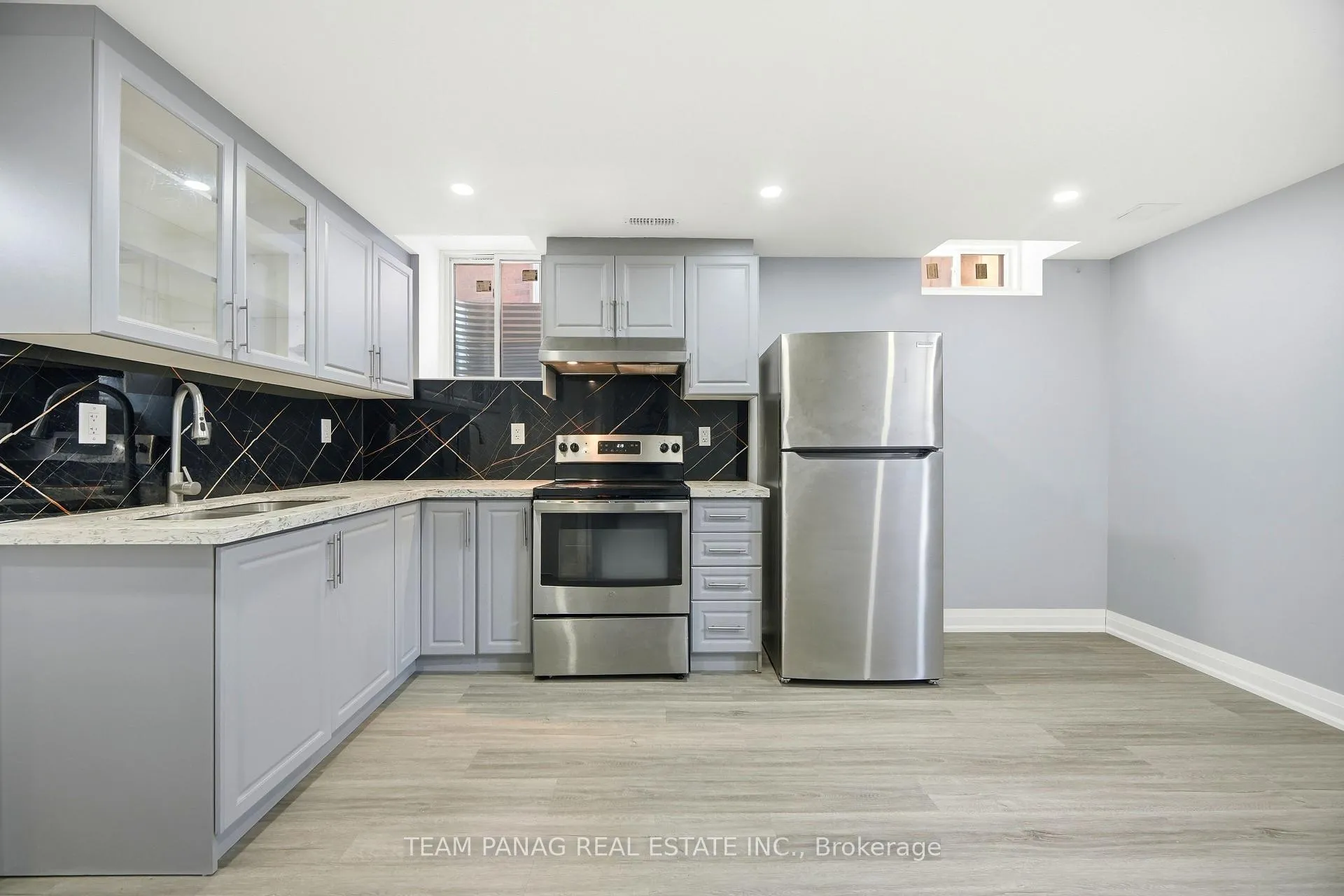 Photo 37 of 414 Royal West Drive, Brampton, Credit Valley — HOMEH