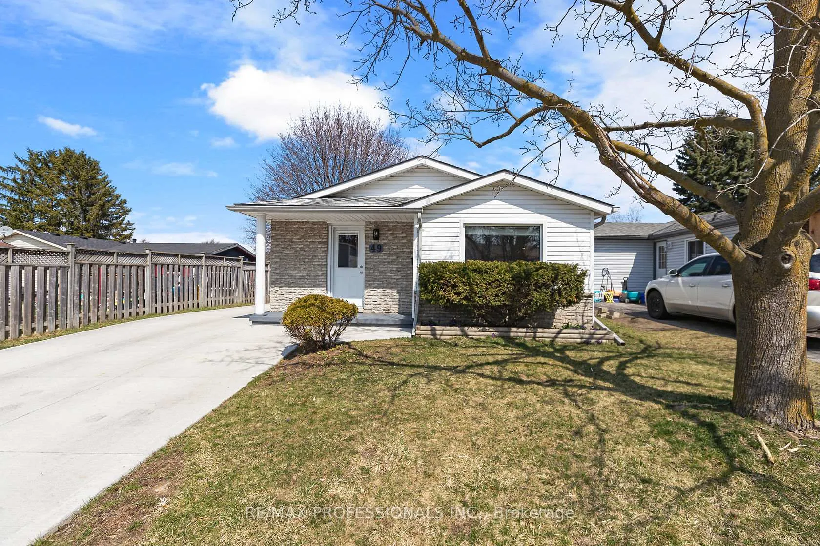 Front of Unit Lower, 49 Barwood Crescent