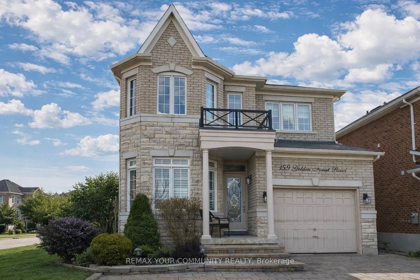Photo 3 of 159 Golden Forest Road, Vaughan, Patterson — HOMEH