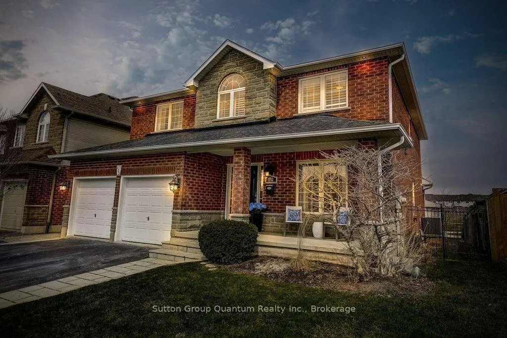 Photo 2 of 132 Eringate Drive, Hamilton, Stoney Creek Mountain — HOMEH