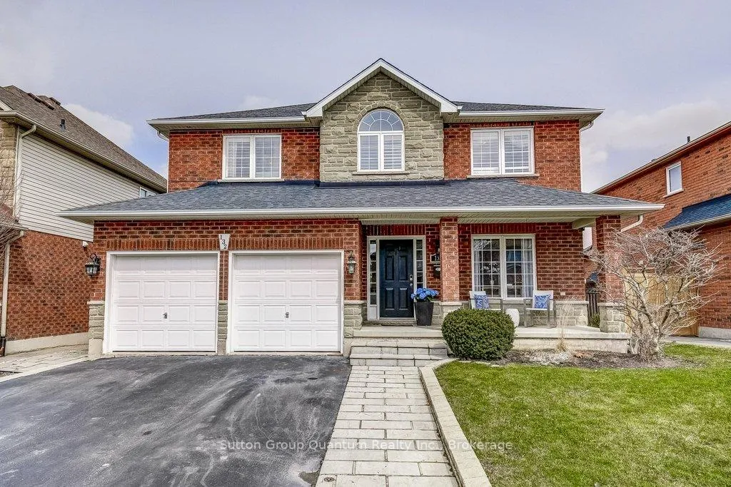 Photo 3 of 132 Eringate Drive, Hamilton, Stoney Creek Mountain — HOMEH