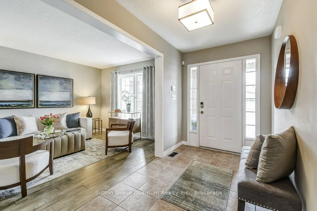 Photo 7 of 132 Eringate Drive, Hamilton, Stoney Creek Mountain — HOMEH