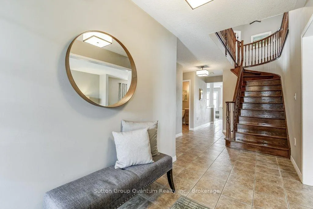Photo 8 of 132 Eringate Drive, Hamilton, Stoney Creek Mountain — HOMEH